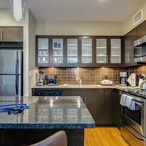  Apartment Abode 3 Bedroom Walk To Beale Autozone Park Restaurants USA