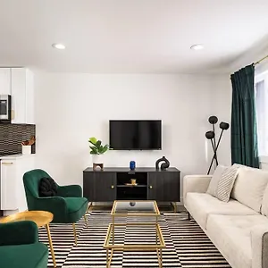 Stylish 5br W/ Fire Pit! 15 Mins To Dt United States