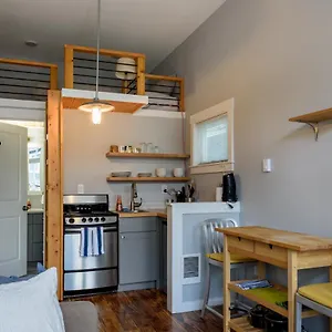 Kabino's Tiny House: Cozy Loft In United States