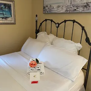  Privatunterkunft Cozy Near Airport & Highway USA